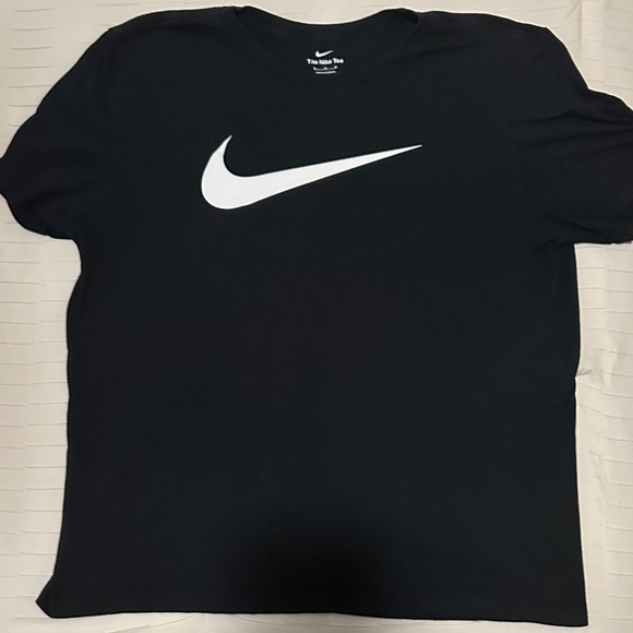 Nike Men’s Tshirt with Swoosh - Picture 1 of 3